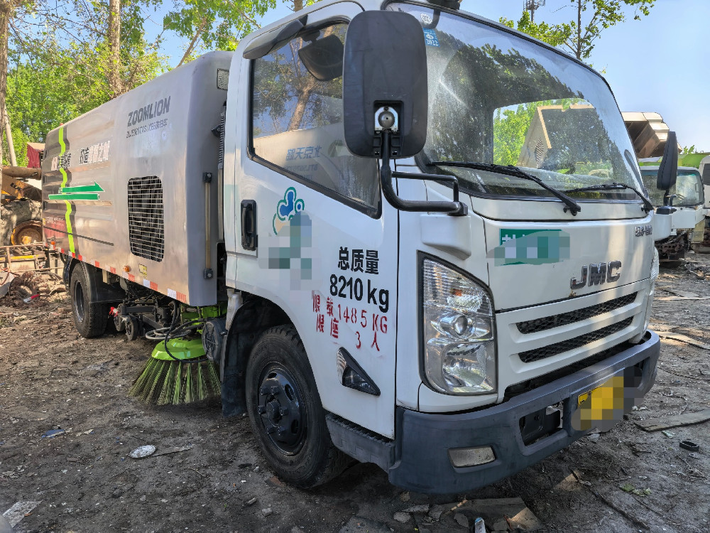 Used 8 Ton Road Sweeper & High-Pressure Street Washing Truck | JMC Chassis Zoomlion